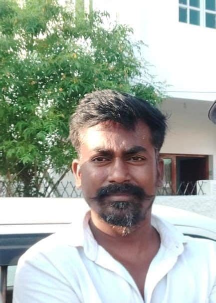 வாக்கிங் கூட போக விட மாட்டீங்களா...பூங்காவில் நடை பயிற்சி மேற்கொள்ள ...