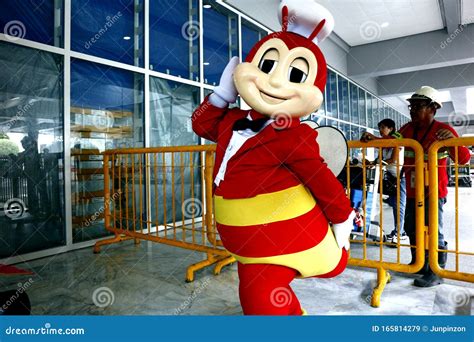 Jollibee Mascot And A Sumo Wrestler Mascot Invite Customers To Dine ...