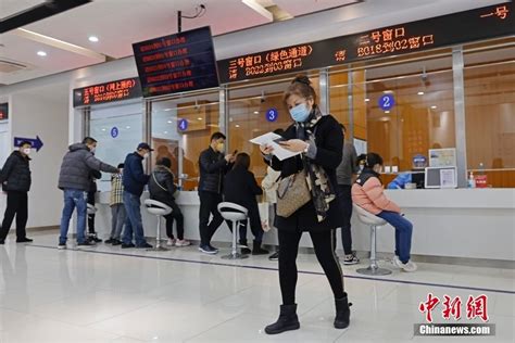 上海出入境办证窗口全开 有序恢复证件办理业务_腾讯新闻