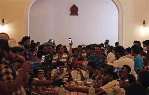 Sri Lankan protesters occupy Presidential Palace, turn it into picnic ...