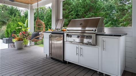 Outdoor Kitchen Style: Traditional vs. Modern - FireFarm Living