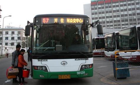 单日最高客运量5万乘次，71路中运量公交车开通一年半投资绩效如何|运量|客运量|延安路_新浪新闻