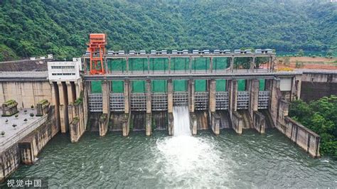 贵州安龙：天生桥二级水电站开闸泄洪__财经头条
