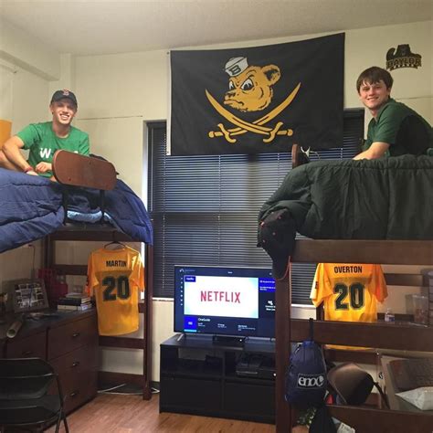 15 Cool College Dorm Room Ideas for Guys to Get Inspiration (2020)