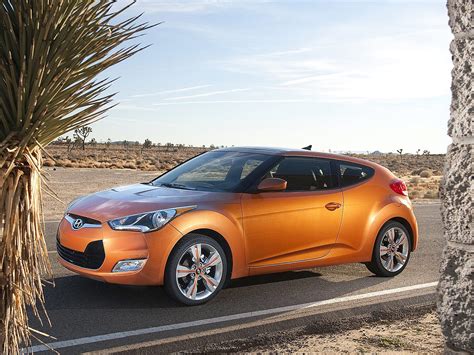 AUTOMOTIVE PICTURE: 2012 HYUNDAI Veloster