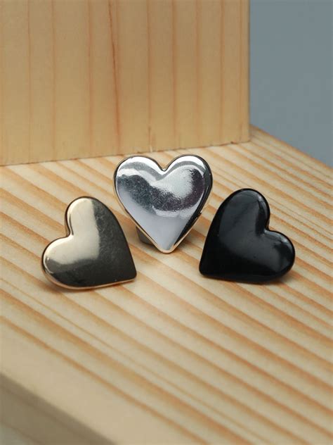 Metallic Heart Studs – Priyaasi