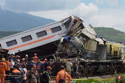 印尼万隆两列火车迎头相撞 酿四死40多伤 | 联合早报