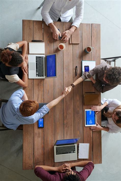 Table Meeting Examples 的图像结果