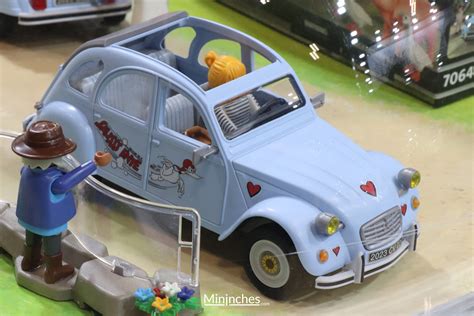 Une Citroën 2 cv Playmobil bientôt disponible ! - Rétromobile 2023 ...