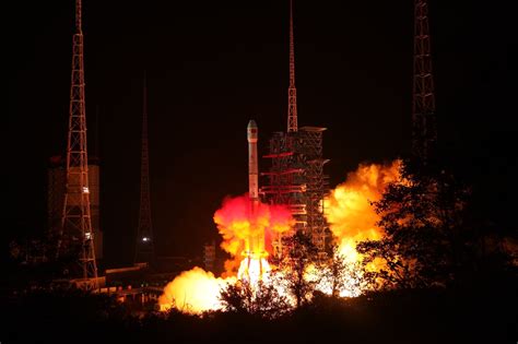 嫦娥四号成功发射 开启人类首次月背探测--科技--人民网