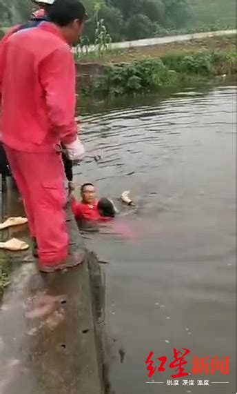 跳下堰塘奋力救起一名落水妇女 救人者：幸好班长喊加班_腾讯新闻