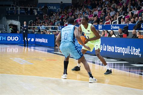 Scoppia il caso Dame Sarr al Barça: il giocatore vola negli States per ...