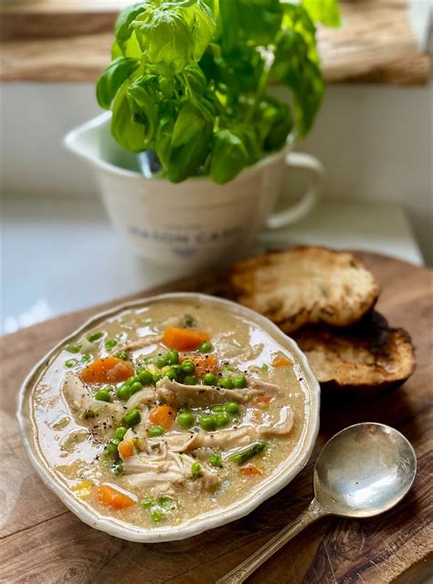 Creamy roast chicken and vegetable soup – Nuush