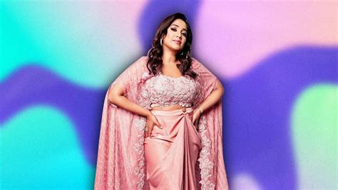 How much Shreya Ghoshal, who has a net worth of Rs 185 crore, charges ...
