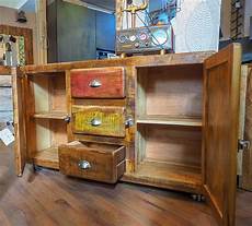 credenza colorata credenza colorata in stile vintage molto particolare credenza colorata credenza colorata in stile vintage molto particolare
