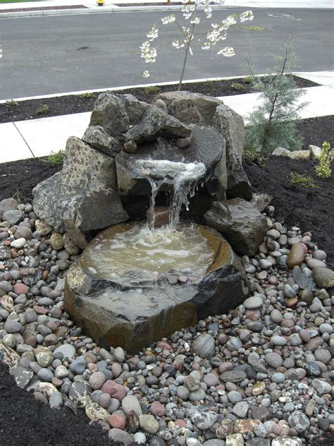 Garden Design with Small Water Fountains ^_^ Small Front Yard Water ...