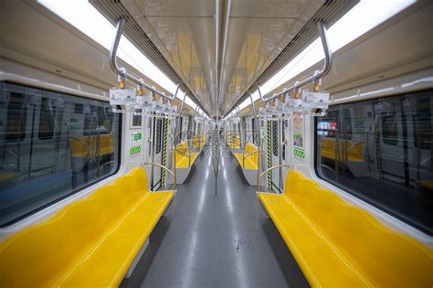 揭秘首列津门造地铁列车内部装饰--北方网-新闻中心