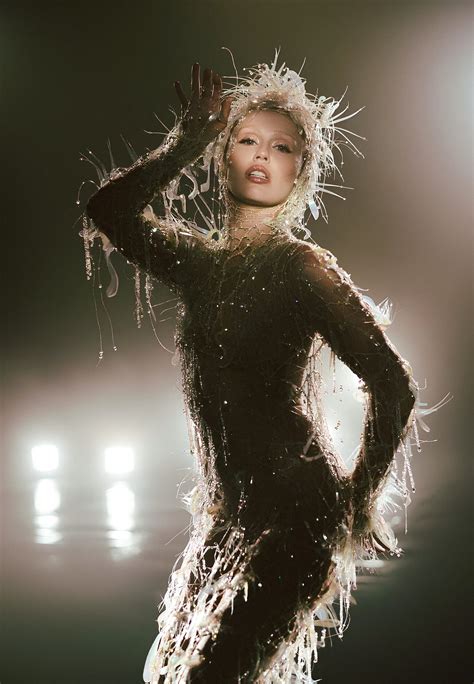 Miley Cyrus: our review of the album Something Beautiful