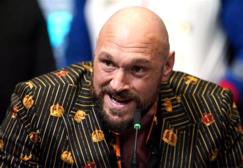 Fury gave his verdict on Dubois's controversial blow in the fight with ...