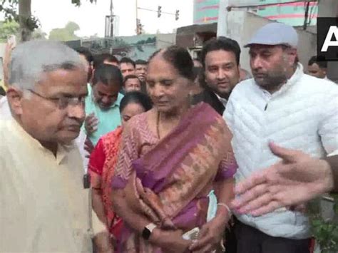 Delhi CM Oath Ceremony: श्री मरघट वाले हनुमान बाबा मंदिर में दर्शन ...