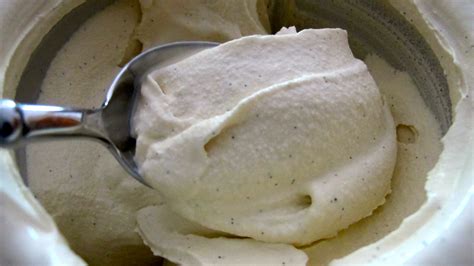 Vanilla Bean Ice Cream | BenGusto