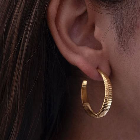 Buy ANUSHKA JAIN JEWELLERY 925 Big Lined Hoops In Sterling Silver With ...