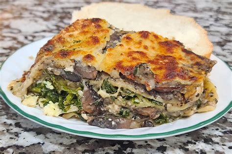 Cap off this week with a yummy spinach mushroom lasagna - Spice Up Your ...