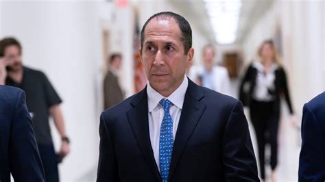 Epstein’s longtime accountant testifies on his wealth and business ties