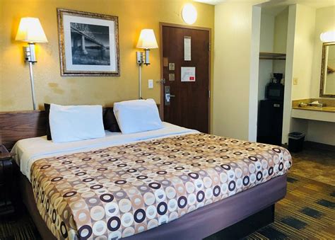 RED CARPET INN MAYO CLINIC (Rochester) - Hotel Reviews, Photos, Rate ...