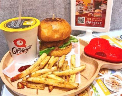 早餐愛店「Q Burger」推出夏季新品『早安！堡萊塢-印度咖哩季』啦！全台200間「Q Burger」門市皆有販售唷！ - 阿華田的美食日記