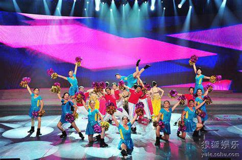 16人舞蹈造型,16人舞蹈队形,16人创意队形_大山谷图库