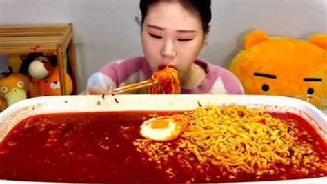 韩国吃播：美女姐姐吃火锅，大口的吃，吃的好开心_腾讯视频