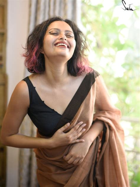 Padded V Neck Sleeveless Blouse In Black|Coal Eri|Suta