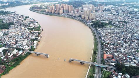 广东河源东江大桥垮塌中坠河人员身份确认_无人机