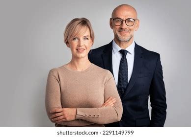 Group of Business People Standing Together 的图像结果