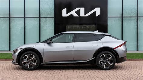 Kia reports 33,000 EV6 'prospects' in Europe and opens orders