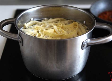 Pasta with bolognese sauce - tagliatelle al ragù alla bolognese