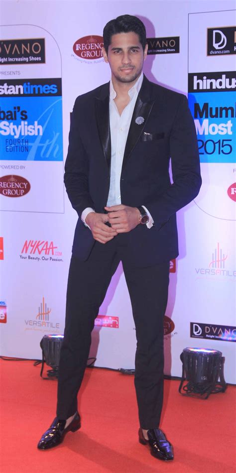 'Kapoor and Sons': Sidharth Malhotra Plays Football with Crew Members ...