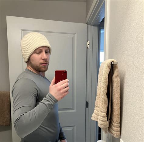 Psyching myself up to go skiing : r/gaybrosgonemild