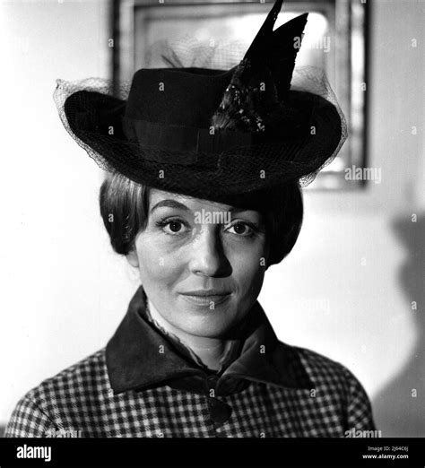 BARBARA SHELLEY, DRACULA: PRINCE OF DARKNESS, 1966 Stock Photo - Alamy