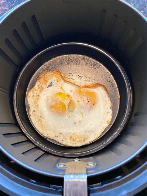 Air Fryer Fried Sunny Side Up Eggs – Melanie Cooks