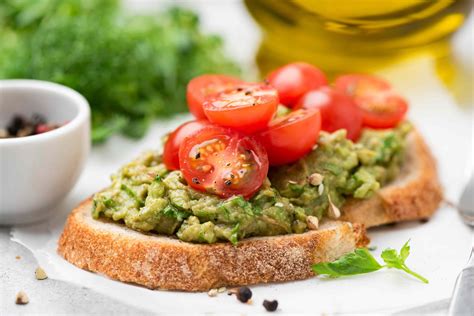 Why you should always eat avocados with tomatoes
