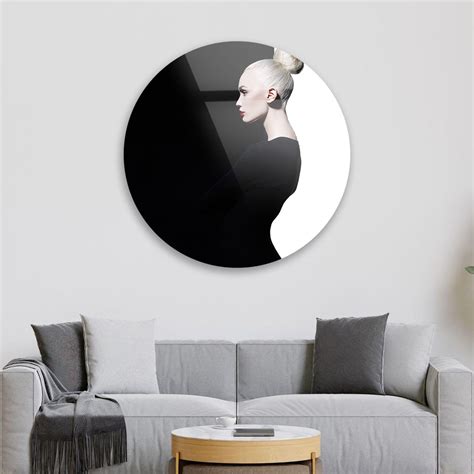Noir Elegance Figure Glass Art – thedecorark