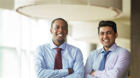 Business People Smiling 的图像结果