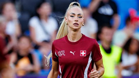 Alisha Lehmann spettatrice di lusso: le foto - Sportal.it