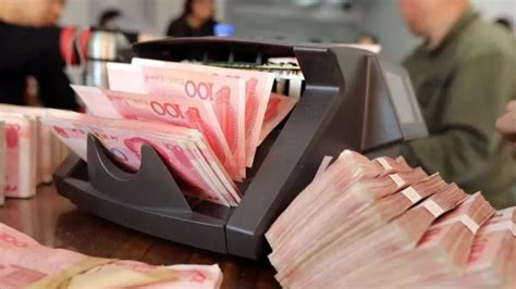 央行：上半年人民币存款增加20.1万亿元 同比多增1.3万亿元_凤凰网