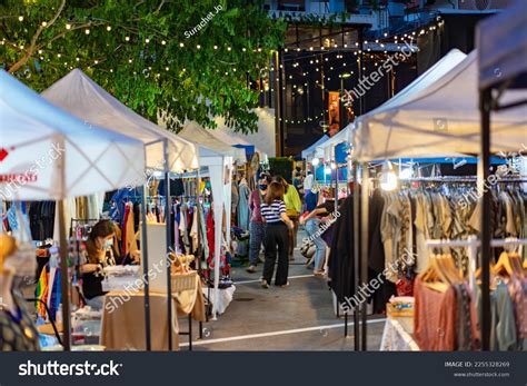 Town Marketplace 的图像结果