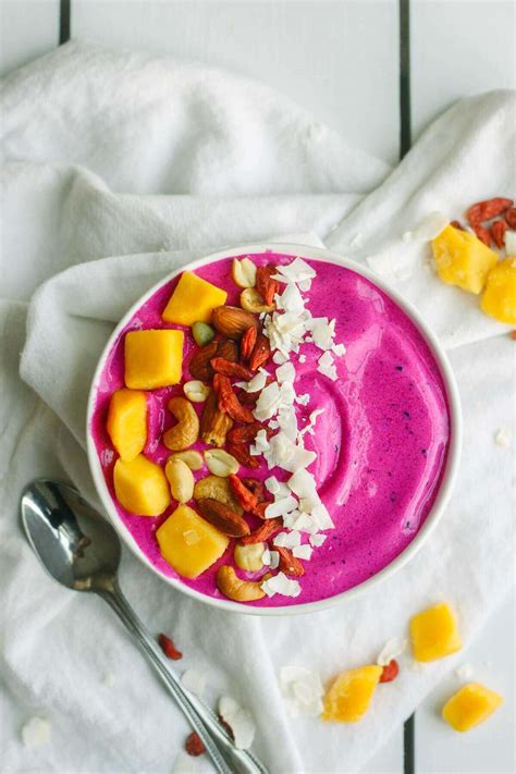 Dragonfruit Smoothie Pitaya Bowl | What Molly Made