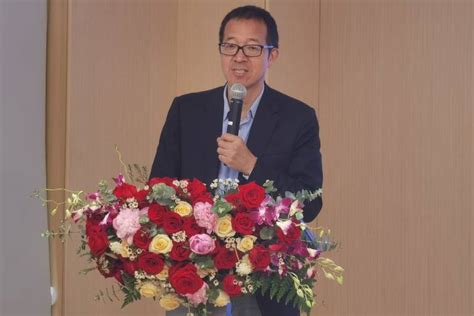 新东方教育集团“俞敏洪奖学金设立”发布会在金华新东方双语学校召开。_年级