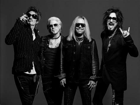 Here’s the first look at the new Mötley Crüe lineup, featuring John 5